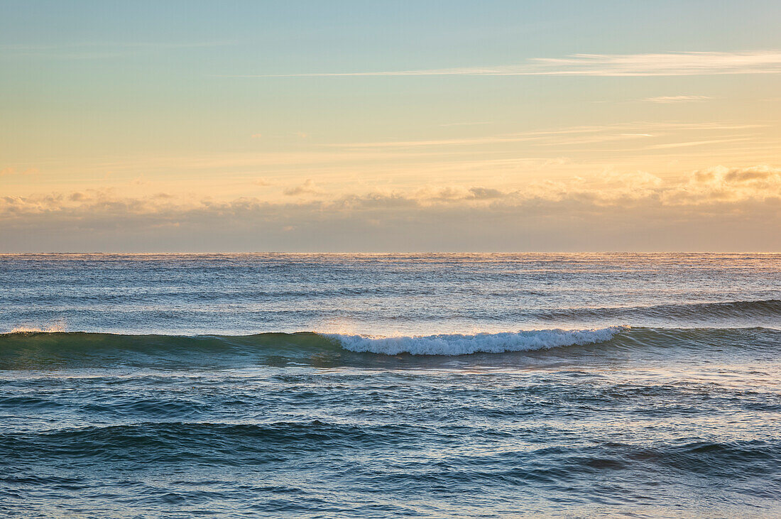 USA, Florida, Boca Raton, Sea waves at sunrise