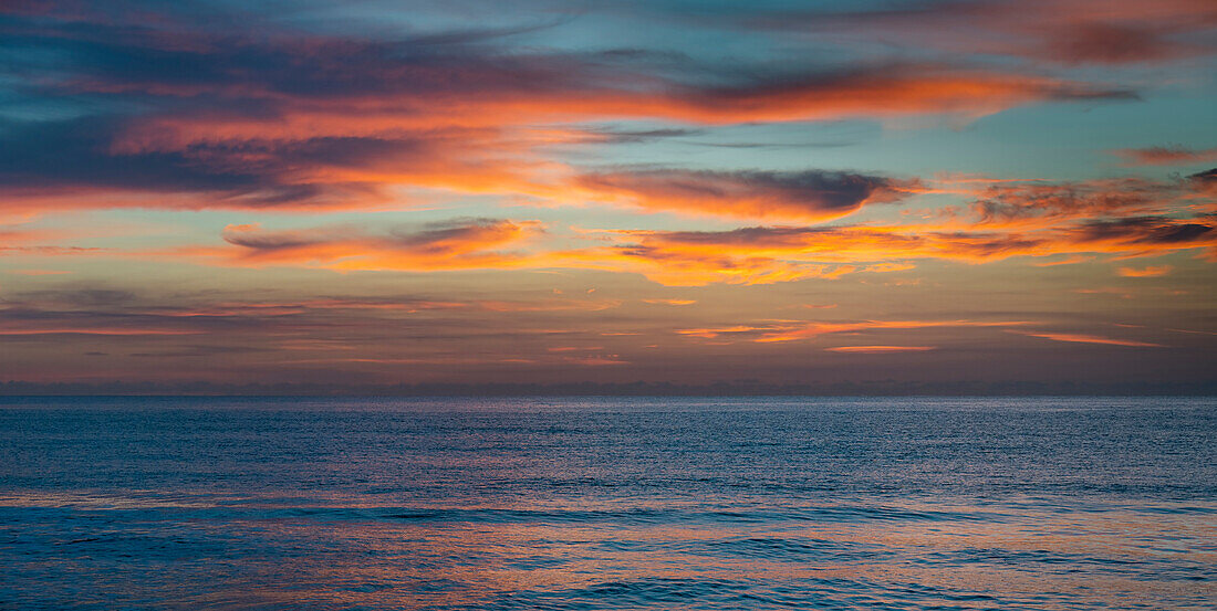 USA, Florida, Boca Raton, Sonnenuntergang Himmel über dem Meer