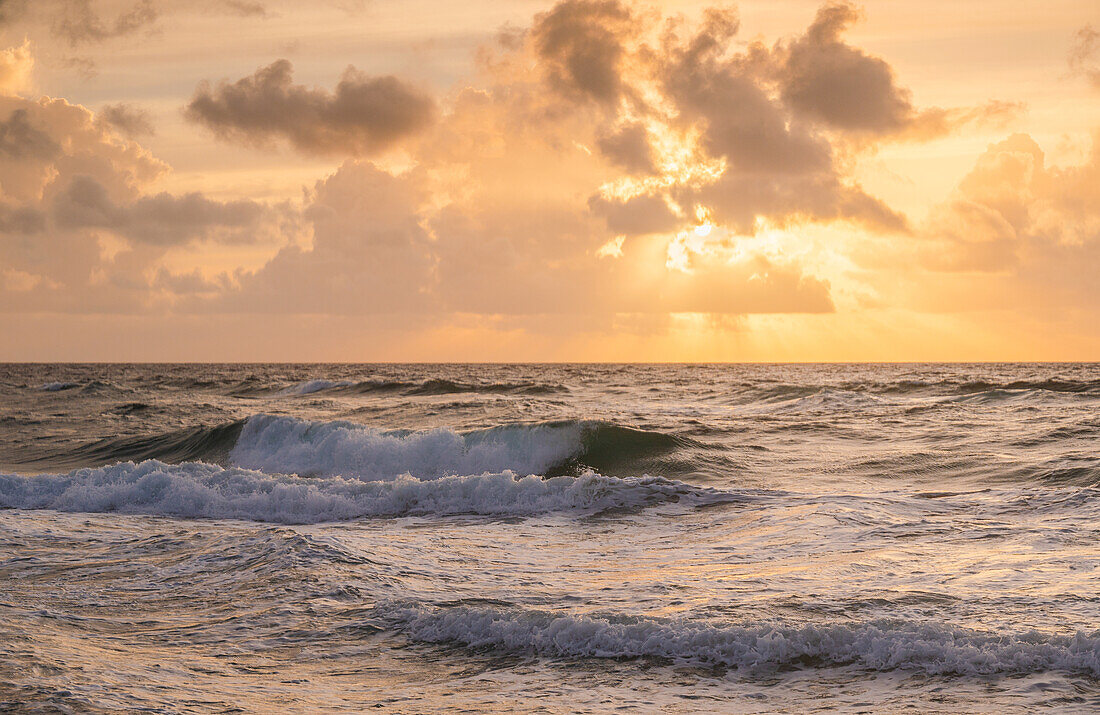 Sonnenuntergang über dem Meer