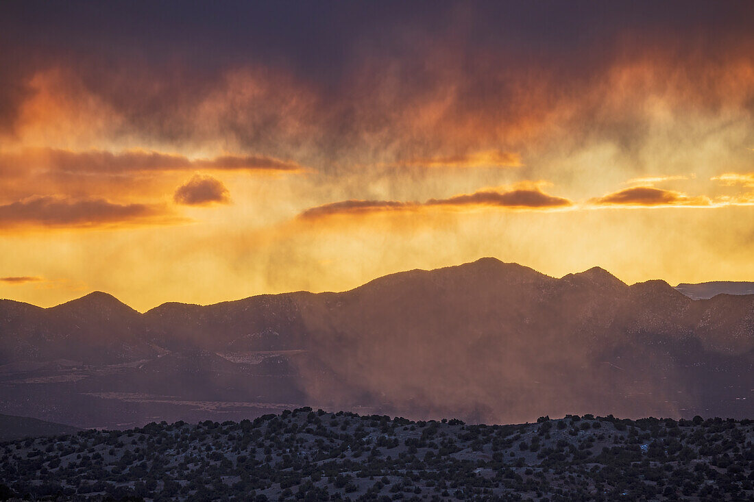 COLORFUL SKY OVER THE SANDIA MOUNTAINS, FROM GALISTEO BASIN PRESERVE, NM, USA