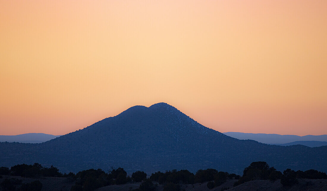 EVENING LIGHT OVER THE CERRILLOS, FROM GALISTEO BASIN PRESERVE, LAMY, NM, USA