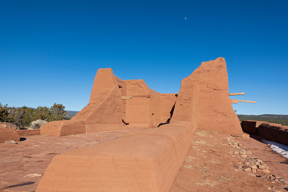 Ruinen der spanischen Missionskirche im Pecos National Historical Park, Pecos Natioanl Hostoric Park, Pecos, NM, USA