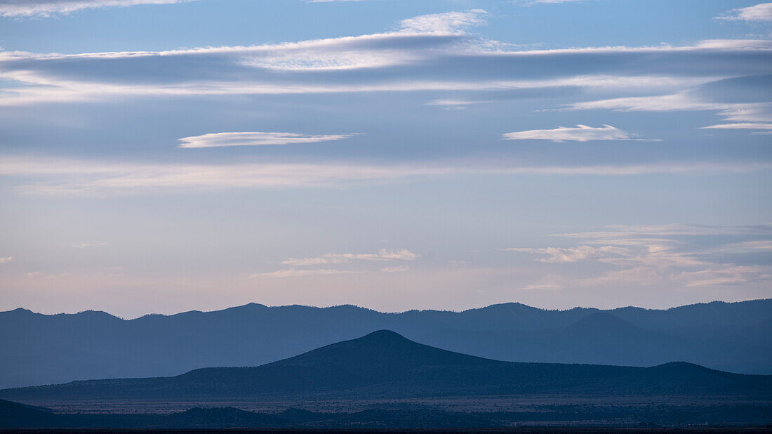 Usa, Santa Fe, New Mexico, El Dorado, Landscape with mountains and hazy skies