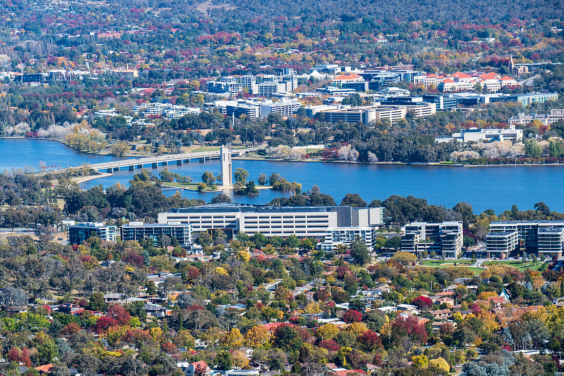 Australia, Australian Capital Territory, Canberra, Cityscape with Lake Burley Griffin