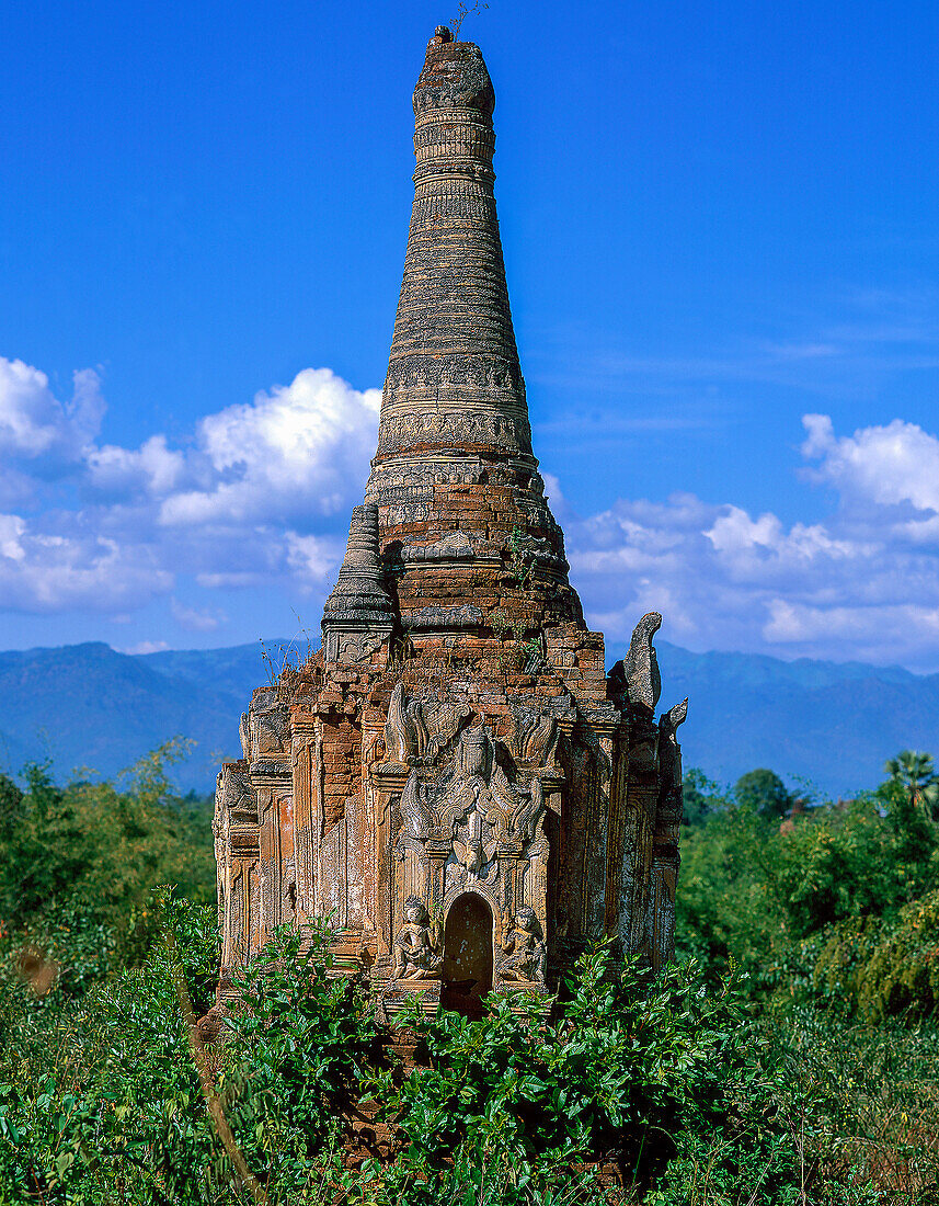 Myanmar, Bagan, Old Buddhist stupa – License image – 71403869 lookphotos