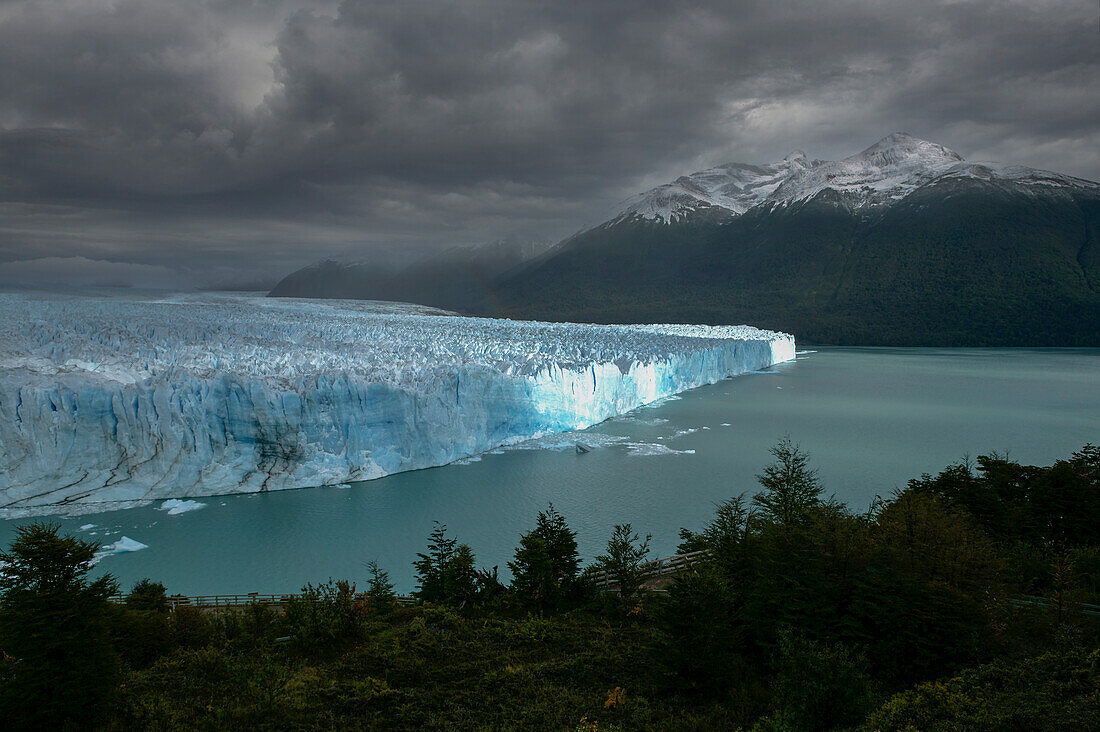 Südamerika. Argentinien. Patagonien. Provinz Santa Cruz. Parque Nacional de los Glaciars (Gletscher-Nationalpark) Anden. Lago Argentino. Perito-Moreno-Gletscher