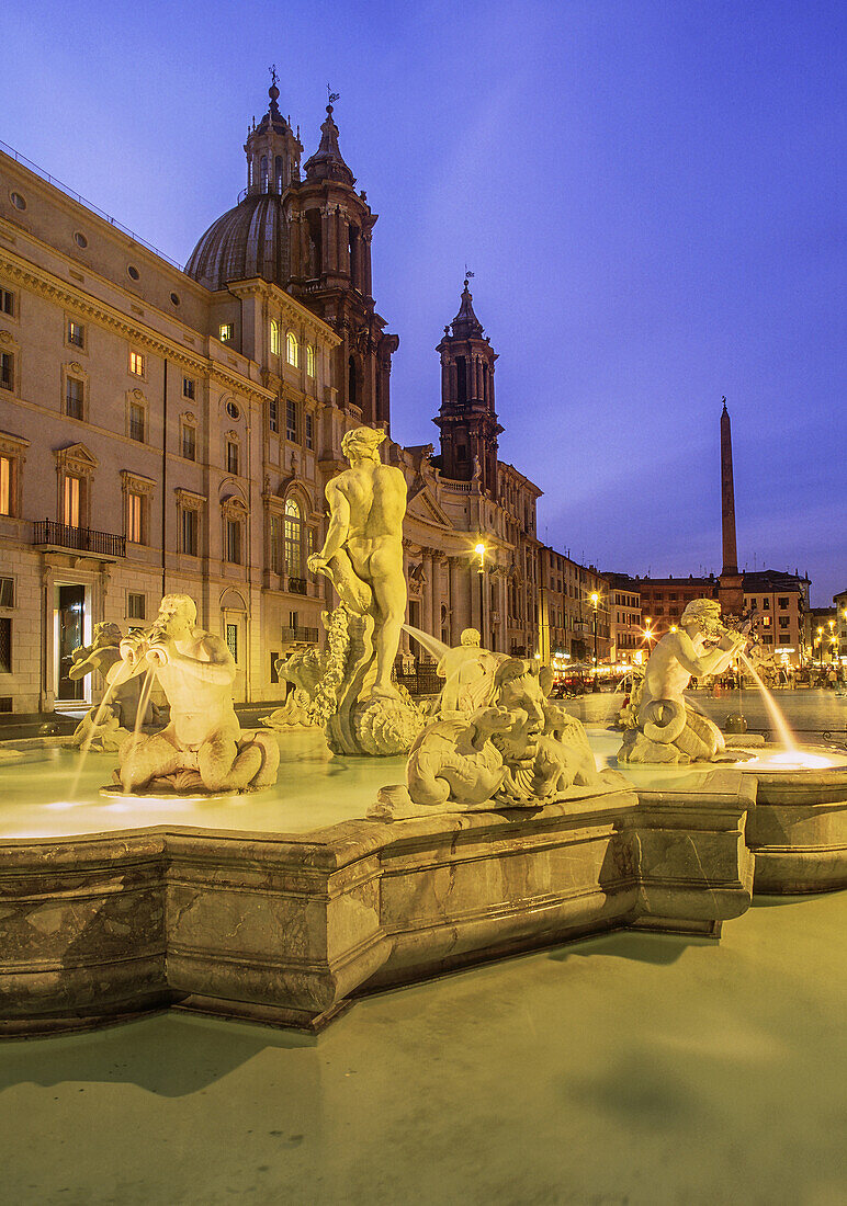 Italien, Latium, Rom, Trevi-Brunnen in der Abenddämmerung