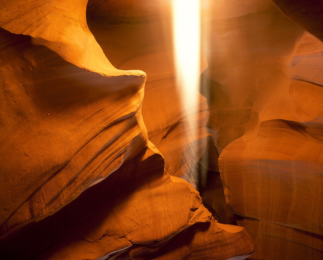 Arizona, Page, Sonnenstrahl im Antelope Canyon