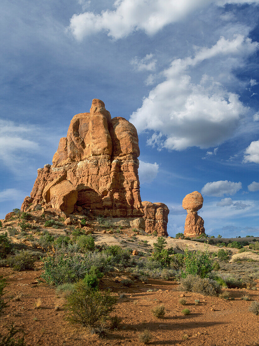USA, Utah, Arches National Park, Rock formations in desert landscape