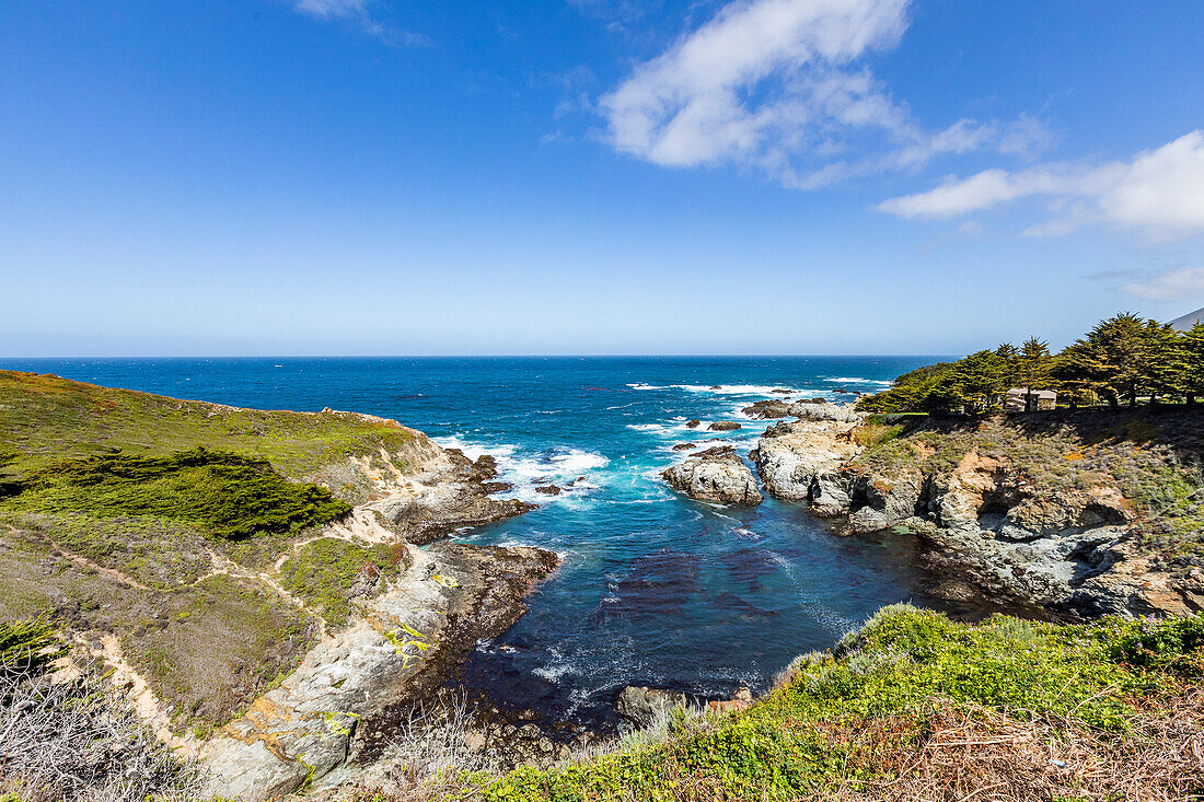 Usa, California, Big Sur, Pacific Ocean coastline with cliffs