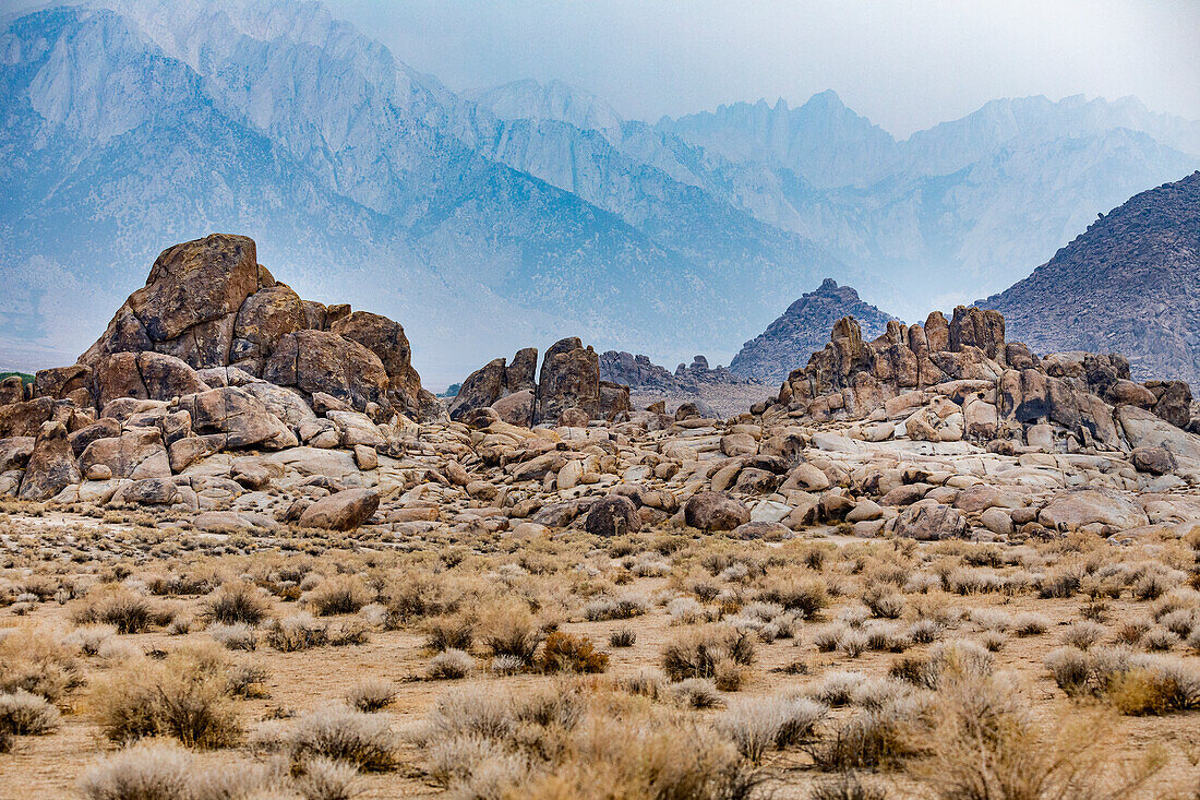 USA, California, Lone Pine, Rock Formations in Alabama Hills in Sierra Nevada Mountains