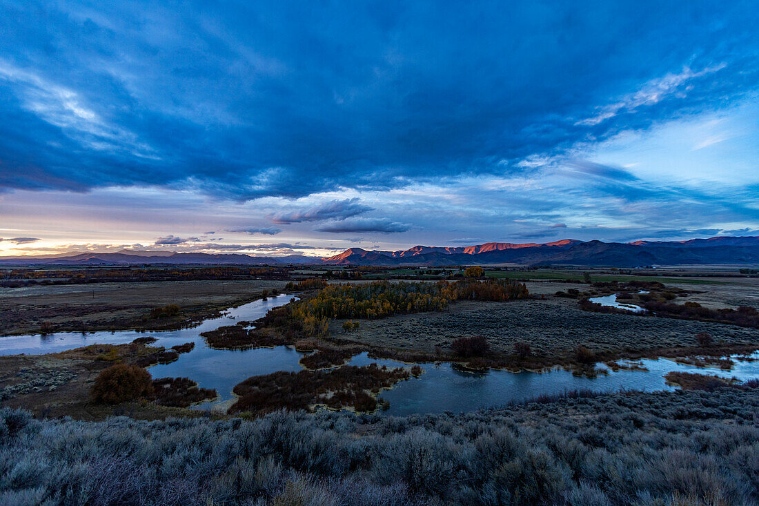 USA, Idaho, Picabo, Sunset over Silver Creek, spring creek in Nature Conservancy