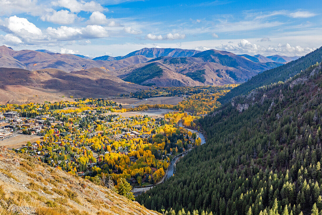 USA, Idaho, Ketchum, Town in valley in Autumn, seen from Bald Mountain