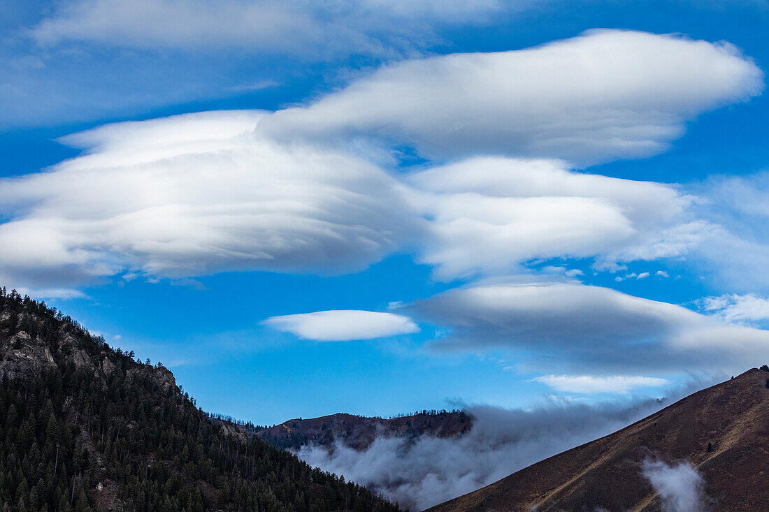USA, Idaho, Ketchum, Lenticular clouds over mountains