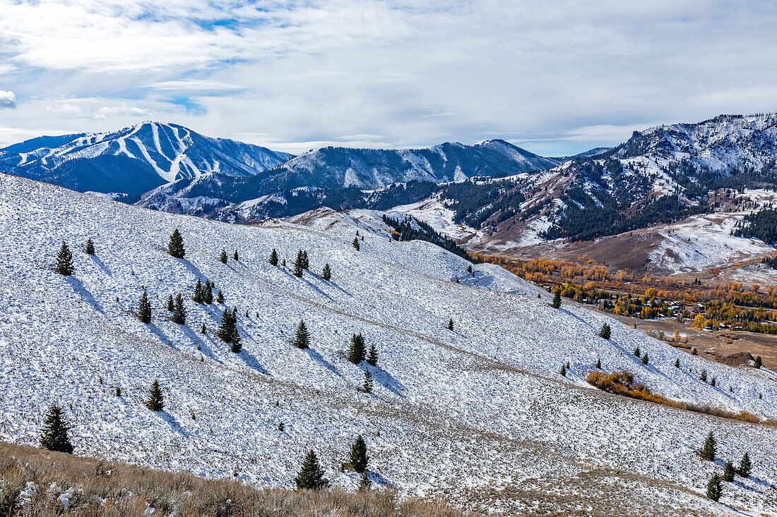 USA, Idaho, Ketchum, Snow covered hillside with Bald Mountain in background