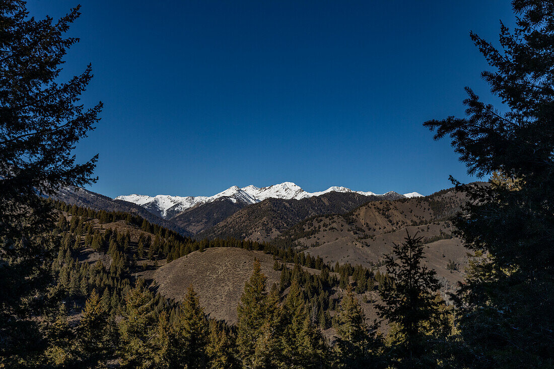 USA, Idaho, Sun Valley, Landschaft mit schneebedeckten Bergen