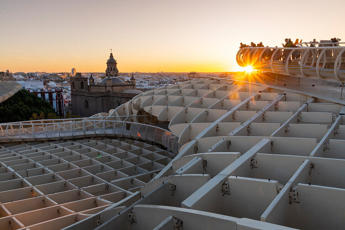 Das Metropol Parasol (Las Setas de Sevilla) bei Sonnenuntergang, Sevilla, Andalusien, Spanien, Europa
