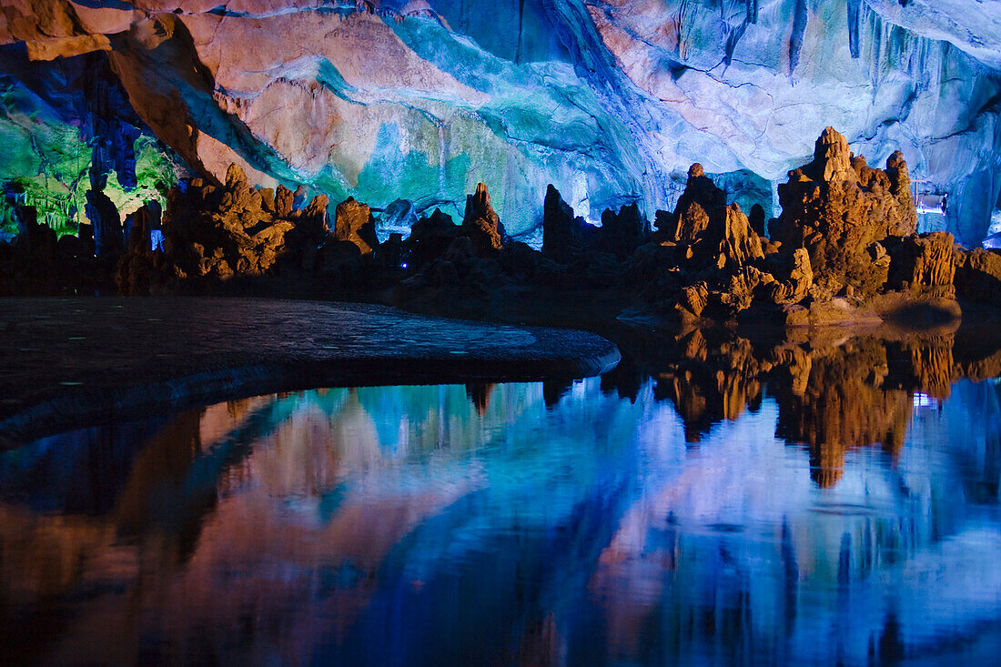 Ludi (Schilfflöte) Höhle, Kalksteinhöhlenformation, in der Nähe von Guilin, Guangxi, China