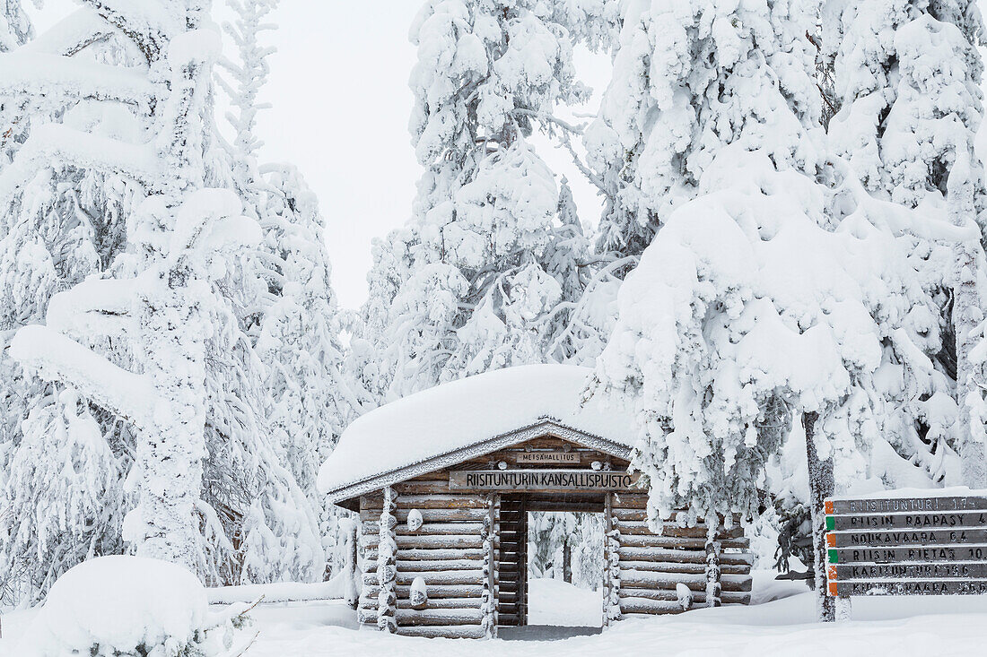 Eingang zum Nationalpark Riisitunturi, Winter, Lappland, Finnland