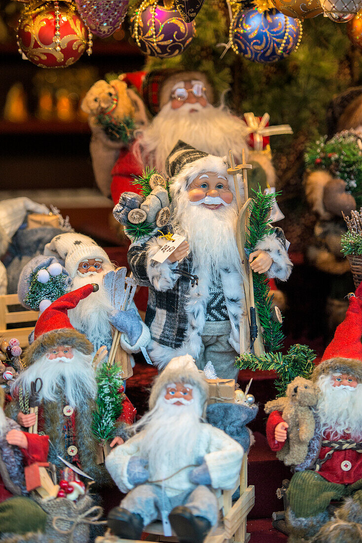 Weihnachtsschmuck am Weihnachtsmarkt, Nürnberg, Deutschland ()