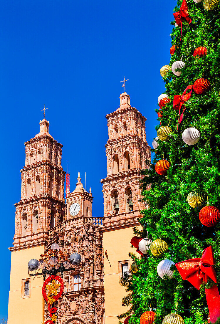 Christbaumschmuck, Parroquia Catedral Dolores Hidalgo, Mexiko. Pater Miguel Hidalgo machte seinen Grito de Dolores zu Beginn des Unabhängigkeitskrieges von 1810 in Mexiko. Kathedrale aus dem 17. Jahrhundert.