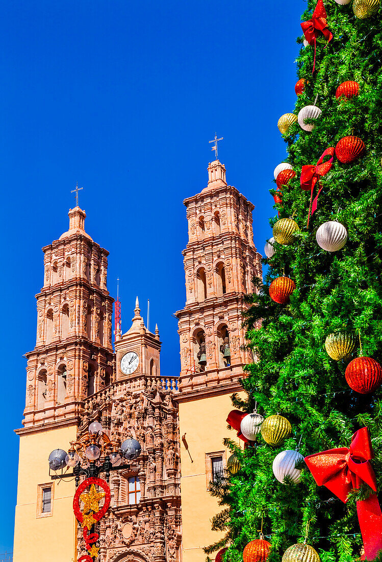 Christmas Tree Decorations, Parroquia Catedral Dolores Hidalgo, Mexico. Father Miguel Hidalgo made his Grito de Dolores starting the 1810 War of Independence in, Mexico. Cathedral built in the 1700s.