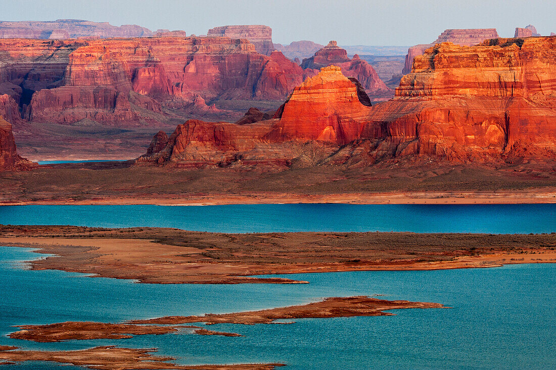 Usa, Utah, Glen Canyon National Recreation Area. View from Alstrom Point Overlook, Dominguez Butte and Lake Powell.