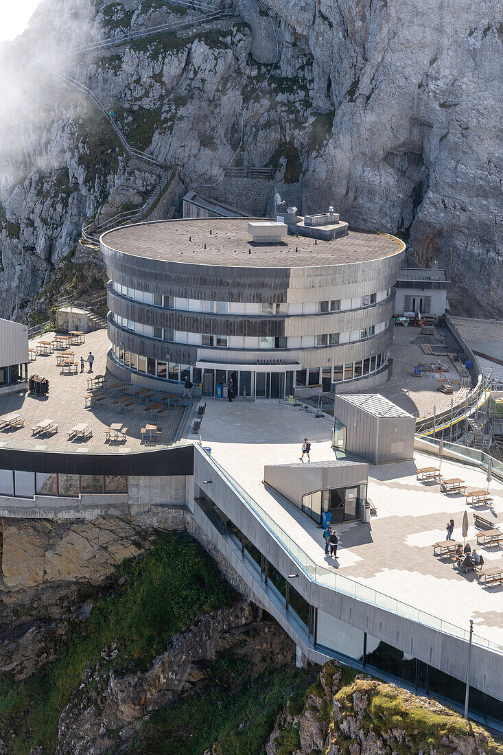 Bergstation Pilatus-Kulm mit Blick auf den Esel, Schweizer Alpen, Kanton Luzern, Schweiz