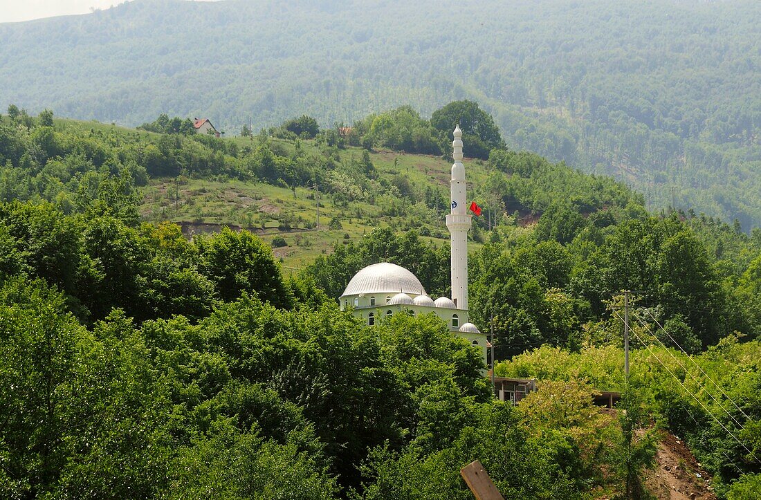 Kleine Moschee an der Strasse 115 am Sar Planina Nationalpark, Süd-Kosovo