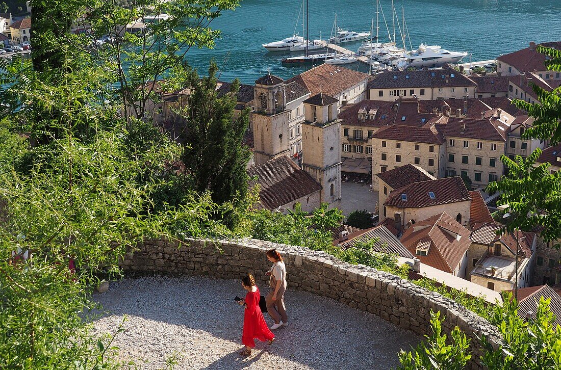 Pfad auf die untere Festung, Kotor in der inneren Bucht der Kotorbucht, Montenegro