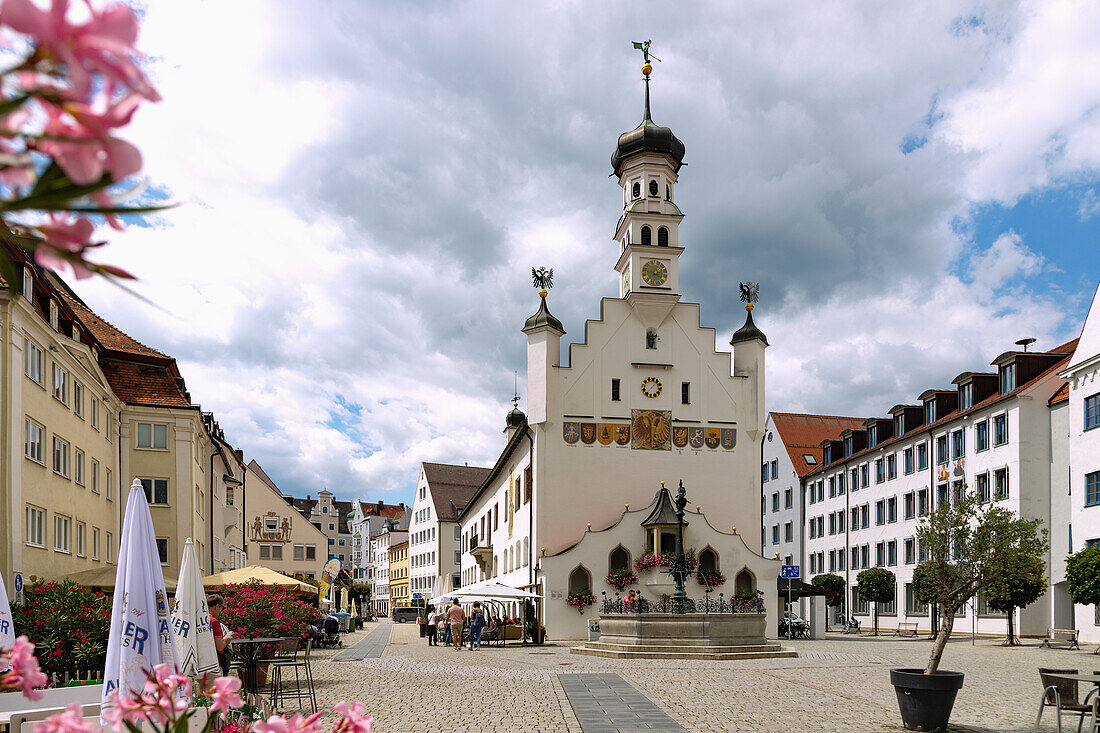 Rathausplatz und Rathaus in Kempten im Allgäu in Bayern in Deutschland
