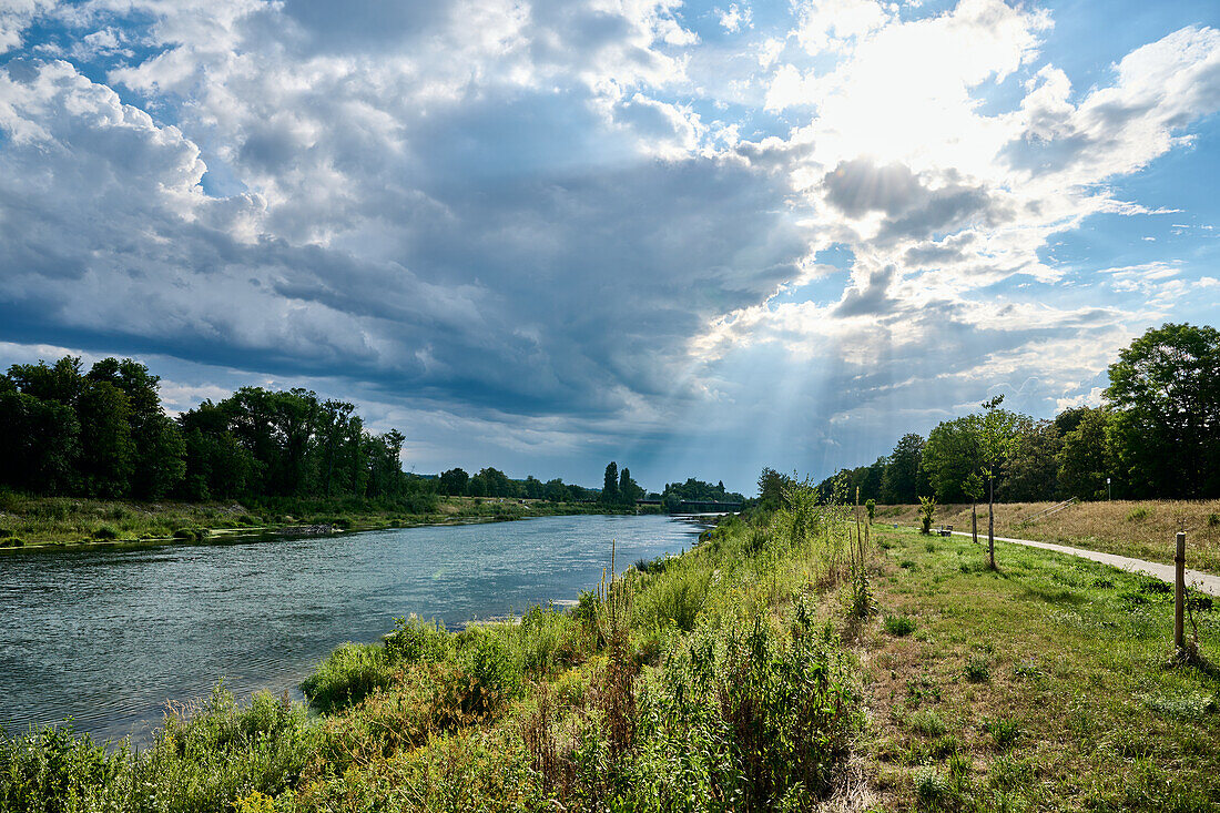 Blick auf die Isar bei Dingolfing, Bayern, Deutschland