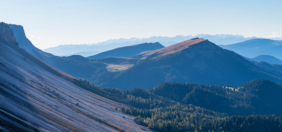 Herrlicher Blick vom Medalgesjoch nach Westen, Dolomiten, Italien