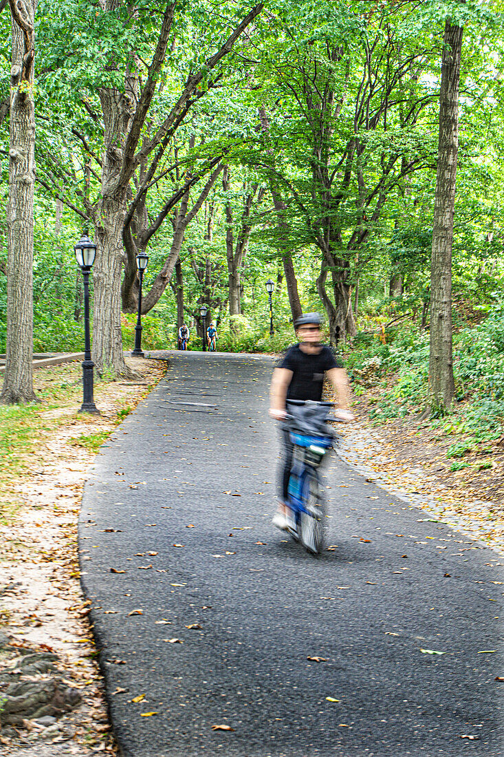 Bicycle Path, Riverside Park, New York City, New York, USA