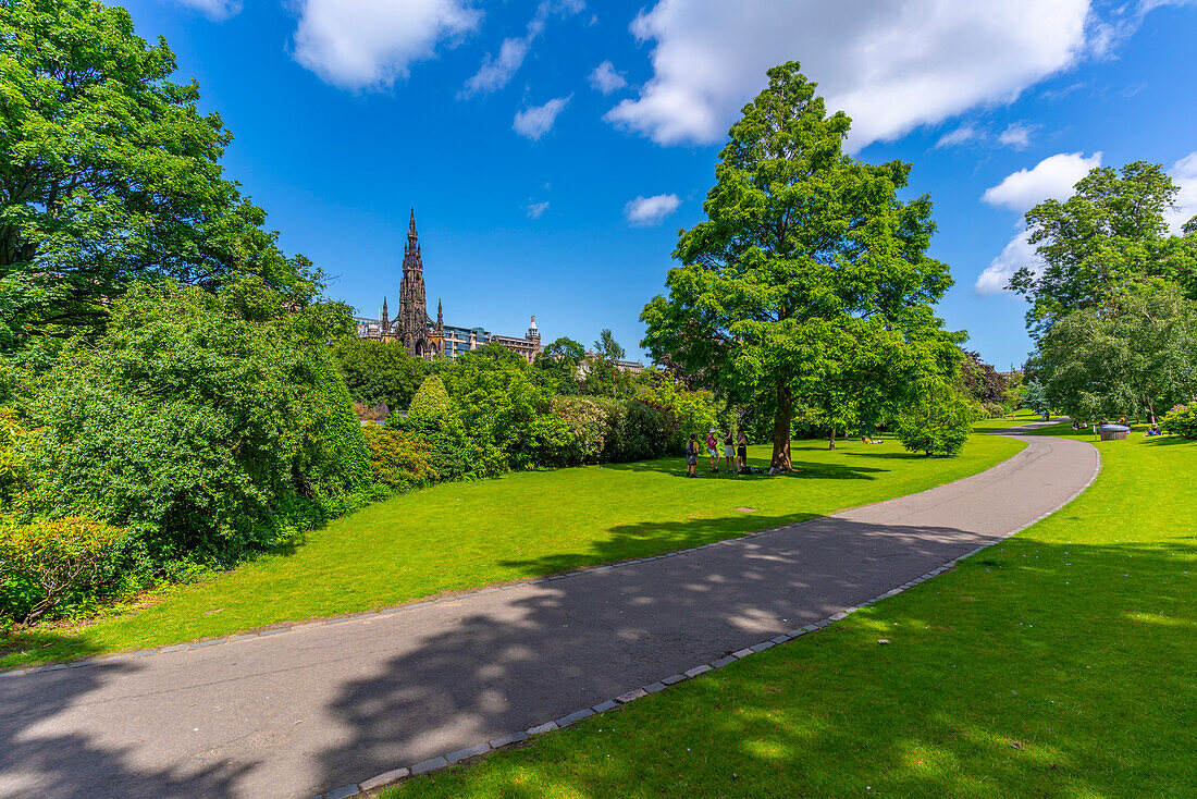 View of East Princes Street Gardens and Scott Monument, Edinburgh, Scotland, United Kingdom, Europe