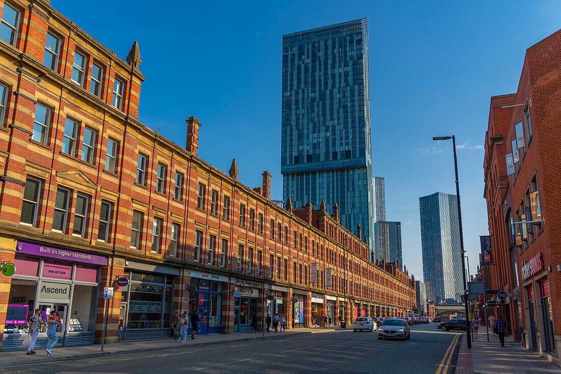 Blick auf 301 Deansgate und traditionelle Architektur auf Deansgate, Manchester, England, Vereinigtes Königreich, Europa