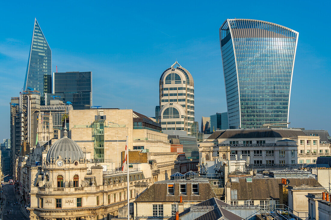 Blick auf die Skyline der City of London und 20 Fenchurch Street (Walkie Talkie), London, England, Vereinigtes Königreich, Europa