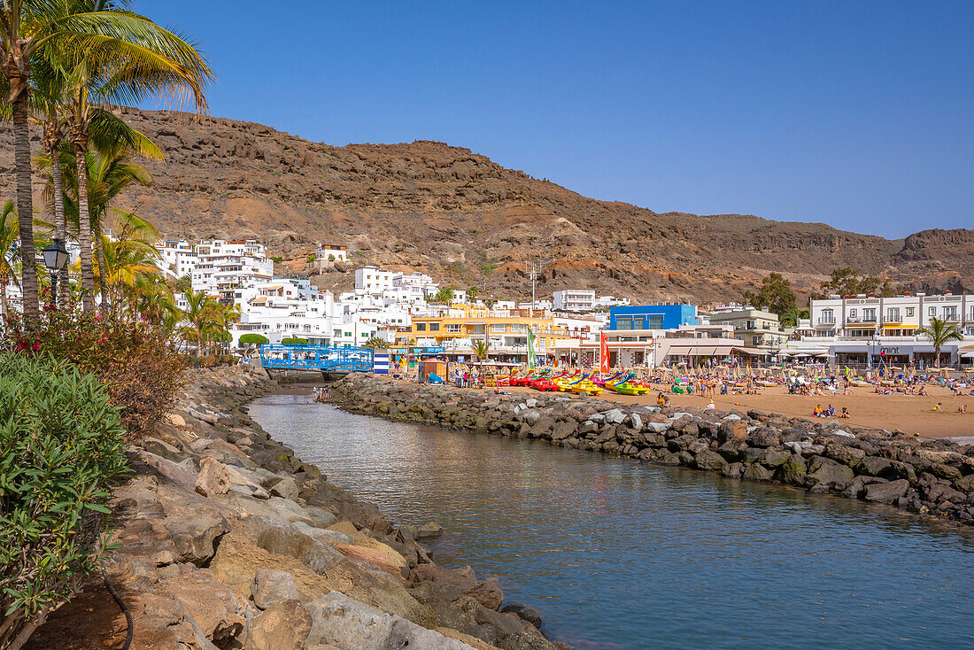 View of beach and colourful buildings along the promenade in the old town, Playa de Mogan, Gran Canaria, Canary Islands, Spain, Atlantic, Europe