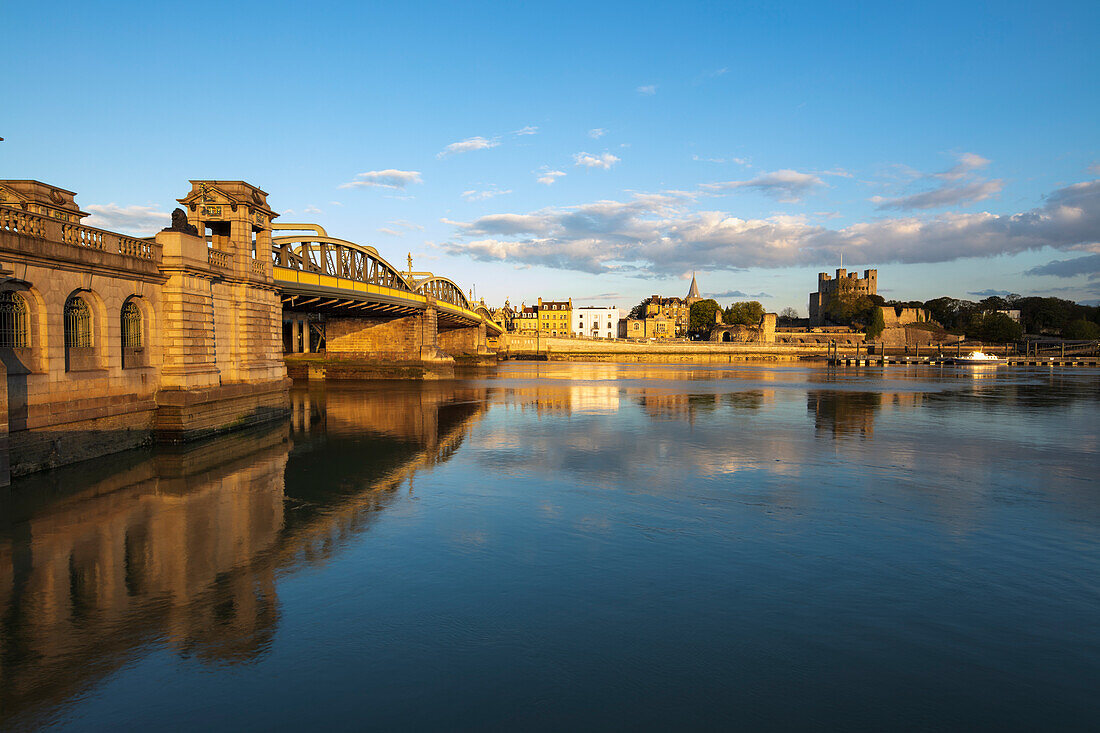 Rochester Bridge over the River Medway to the old town and Norman Castle, Rochester, Kent, England, United Kingdom, Europe