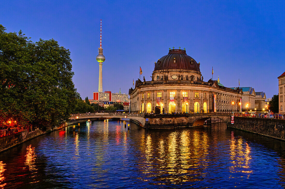 Bode-Museum bei Nacht, Museumsinsel, UNESCO-Weltkulturerbe, Bezirk Berlin Mitte, Berlin, Deutschland, Europa