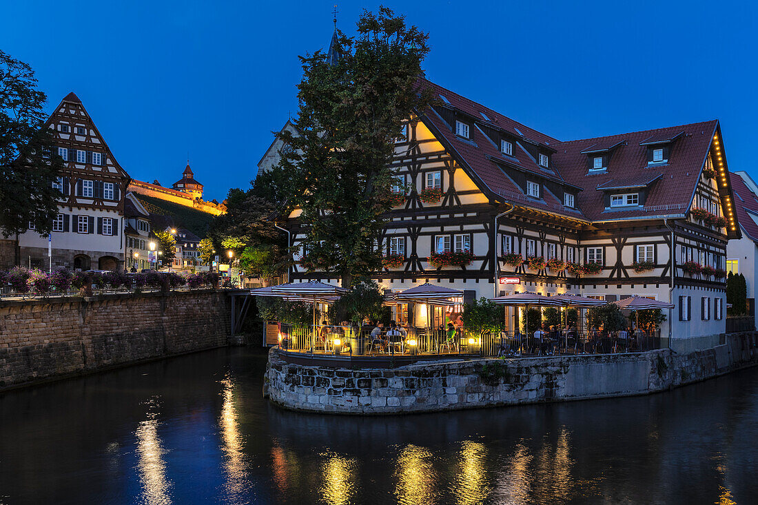 Blick über den Wehrneckarkanal zum Schloss, Esslingen am Neckar, Baden-Württemberg, Deutschland, Europa