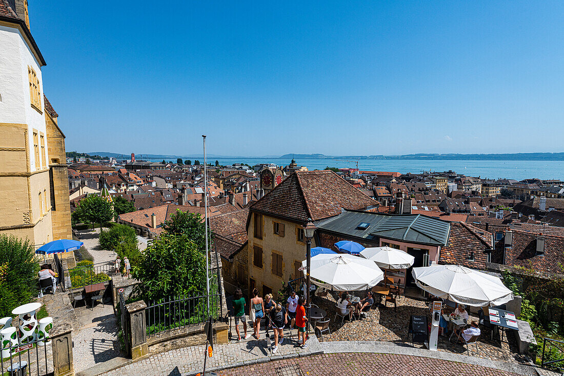 Blick über Neuenburg und den Neuenburgersee, Schweiz, Europa