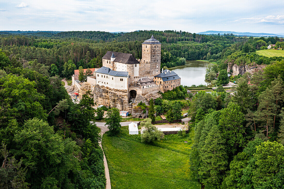 Luftaufnahme der Burg Kost, Böhmisches Paradies, Tschechische Republik, Europa