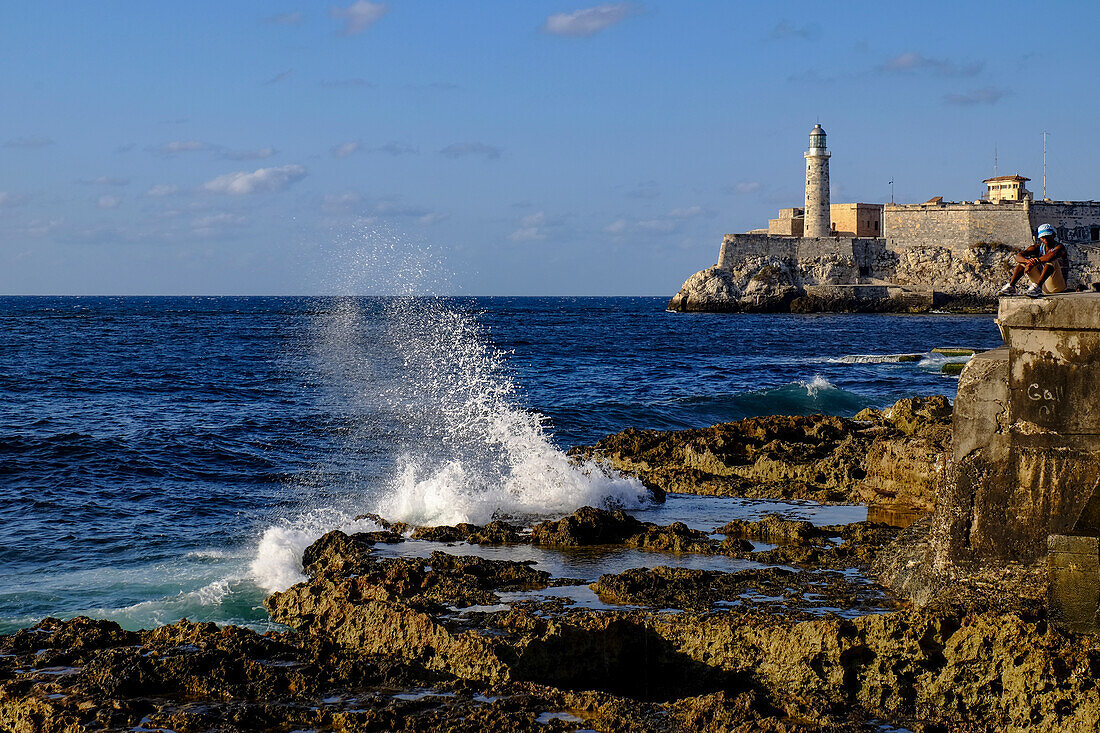 Morro Castle und Leuchtturm bewachen den Eingang zur Bucht von Havanna, Havanna, Kuba, Karibik, Mittelamerika