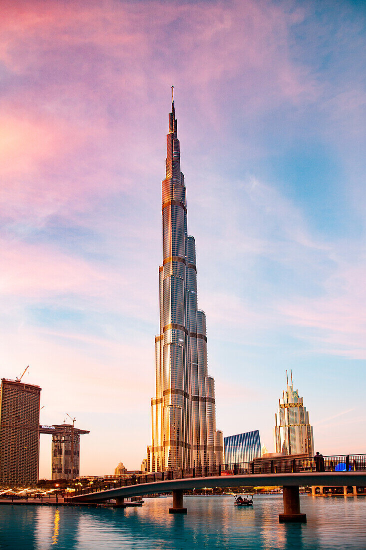 Der Burj Khalifa, bekannt als Burj Dubai vor seiner Einweihung im Jahr 2010, ein Wolkenkratzer in Dubai, Vereinigte Arabische Emirate, Naher Osten