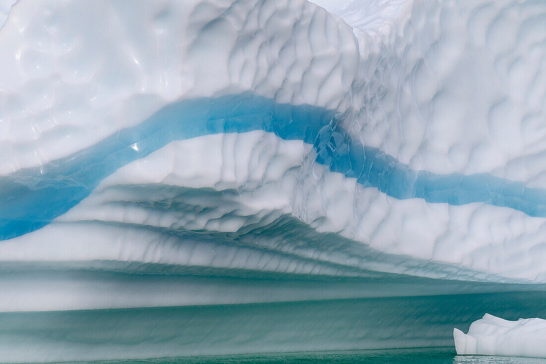 Eisberge treiben in den Fjorden Südgrönlands, Dänemark