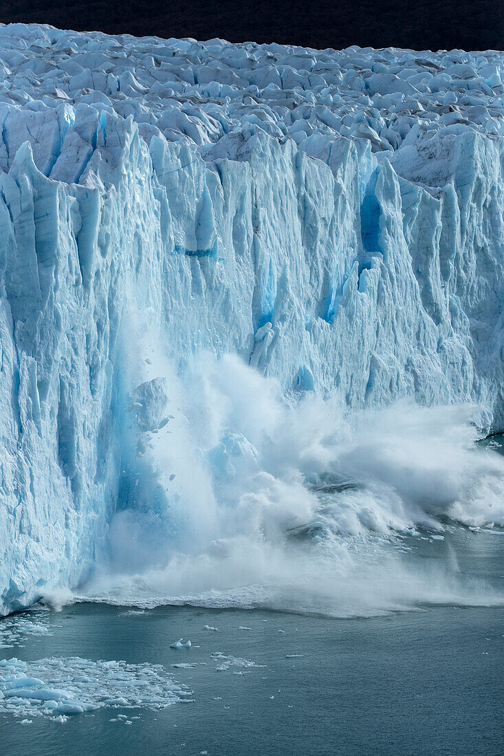 Südamerika, Argentinien, Patagonien, El Calafate. Gletschereis auf dem Argentiniensee.