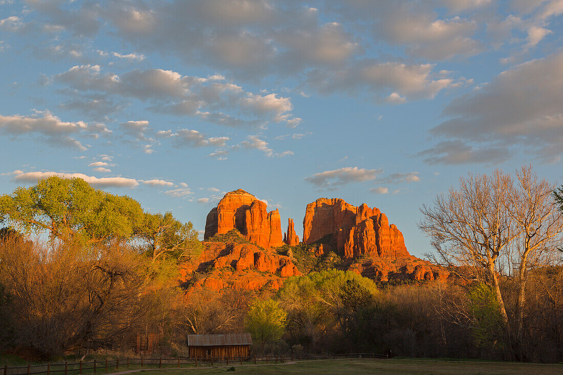 Arizona, Sedona, Crescent Moon Recreation Area, Red Rock Crossing, Cathedral Rock