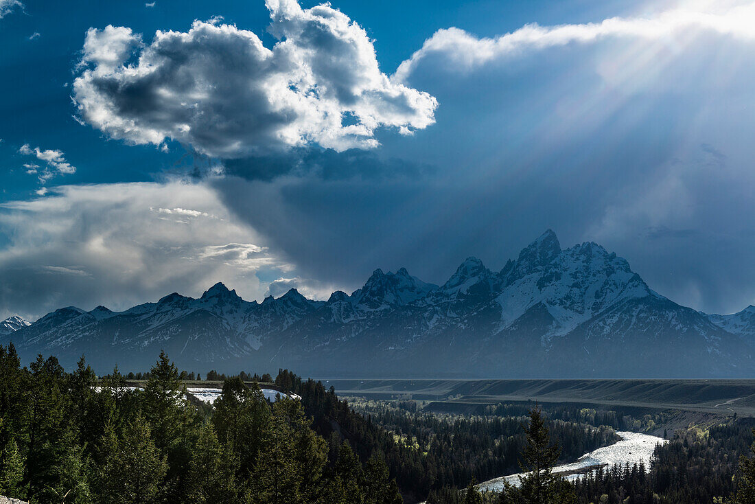 Grand-Teton-Nationalpark, Wyoming: Dramatischer Himmel am Snake River Overlook