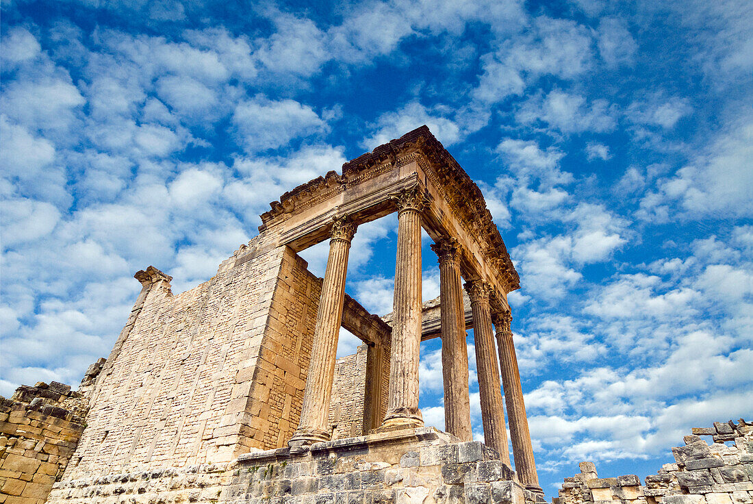 Das Kapitol, Archäologische Stätte von Dougga, UNESCO-Welterbe, Tunesien, Nordafrika